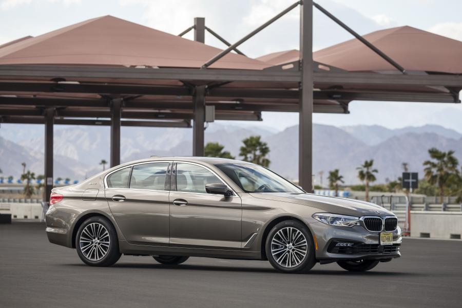  BMW 530e iPerformance (G30) 2017 года  (NA) (фото 7 из 13)